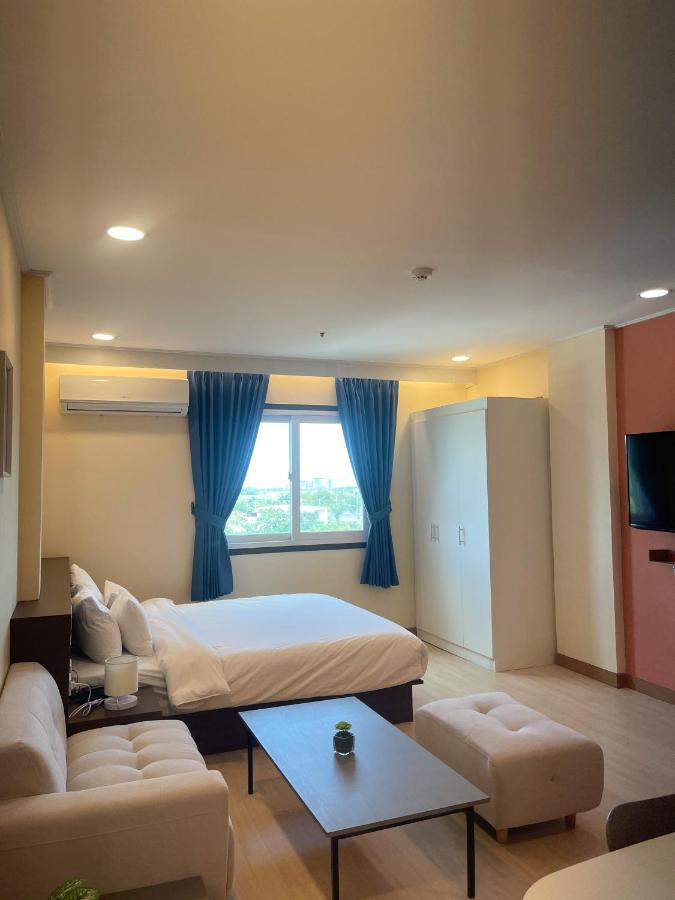 On Hotel Friendship Angeles Luaran gambar