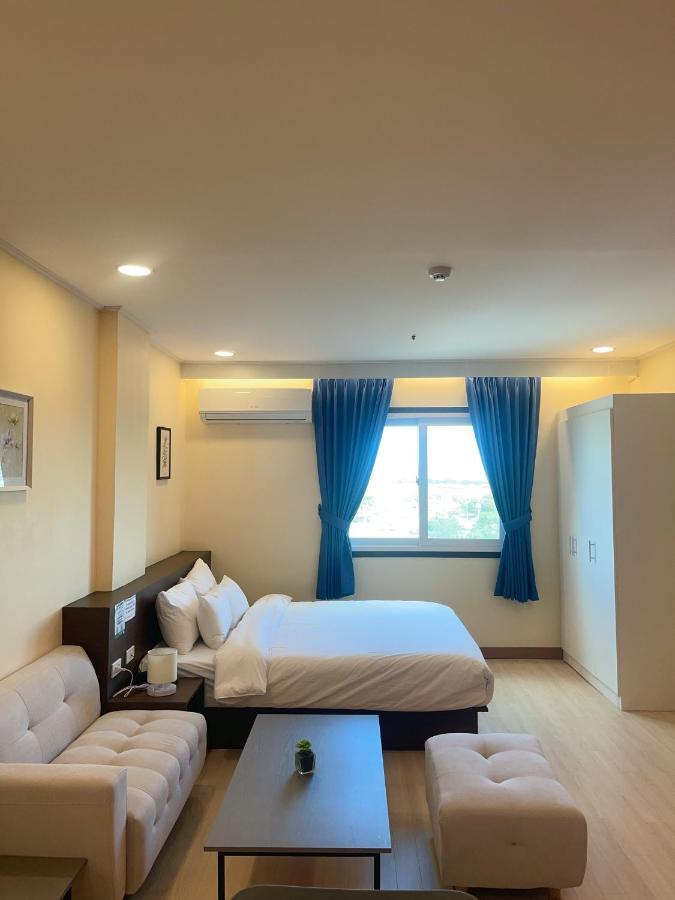 On Hotel Friendship Angeles Luaran gambar