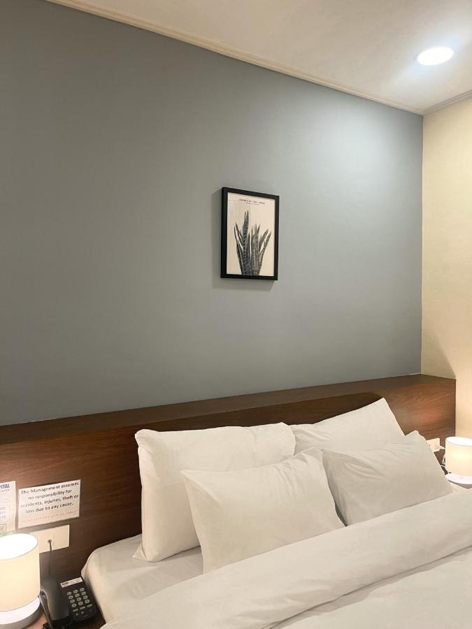 On Hotel Friendship Angeles Luaran gambar